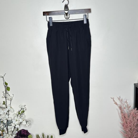 LULULEMON On The Fly Jogger Black Sz 0 {UU34} - Picture 4 of 8